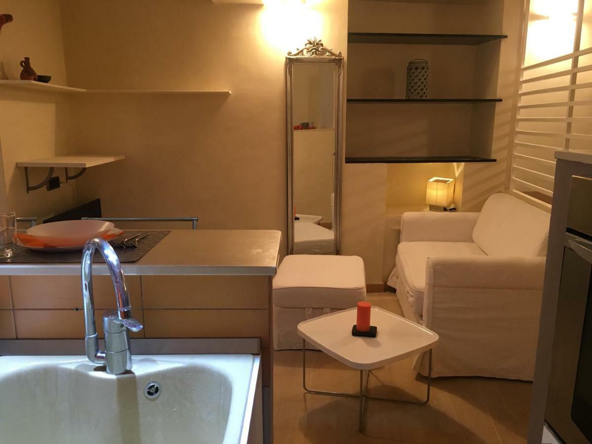 Ancient Walls Apartment